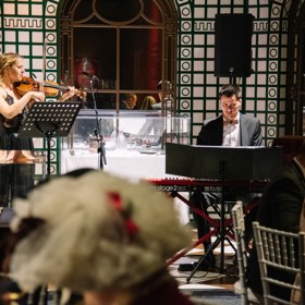 Jídlo bylo umocněno skvělým hudebním zážitkem.