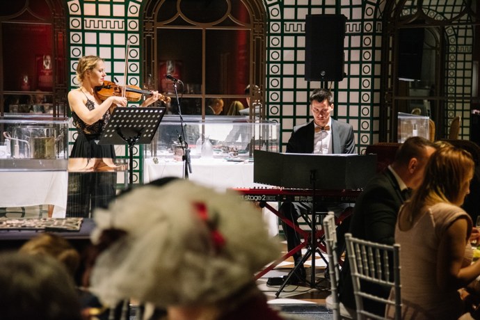 Jídlo bylo umocněno skvělým hudebním zážitkem.