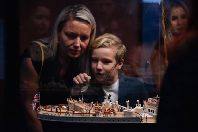 Výstavu i večeři si užívali malí i velcí.