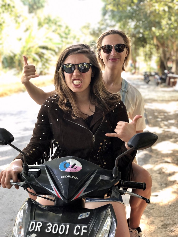 Bára Poláková natáčela klip k písni Poď mi s Evou Samkovou