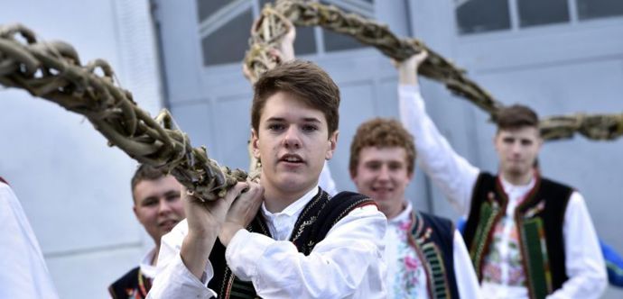 Každoročně se bojuje o nejdelší pomlázku