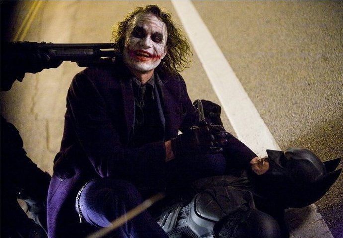 v masce se často objevoval na place i mimo natáčecí záběry