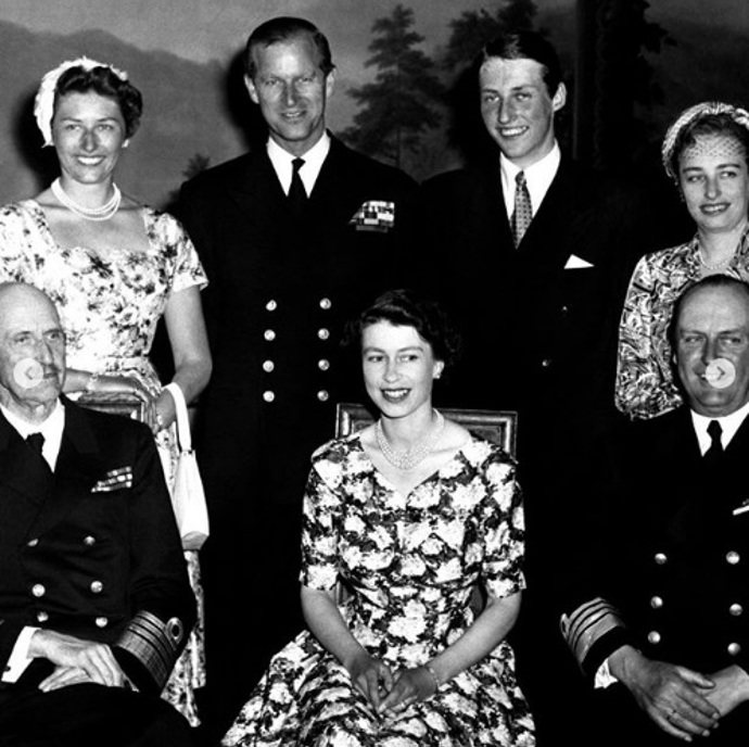 Rok 1955 - s královskou rodinou při návštěvě Norska.