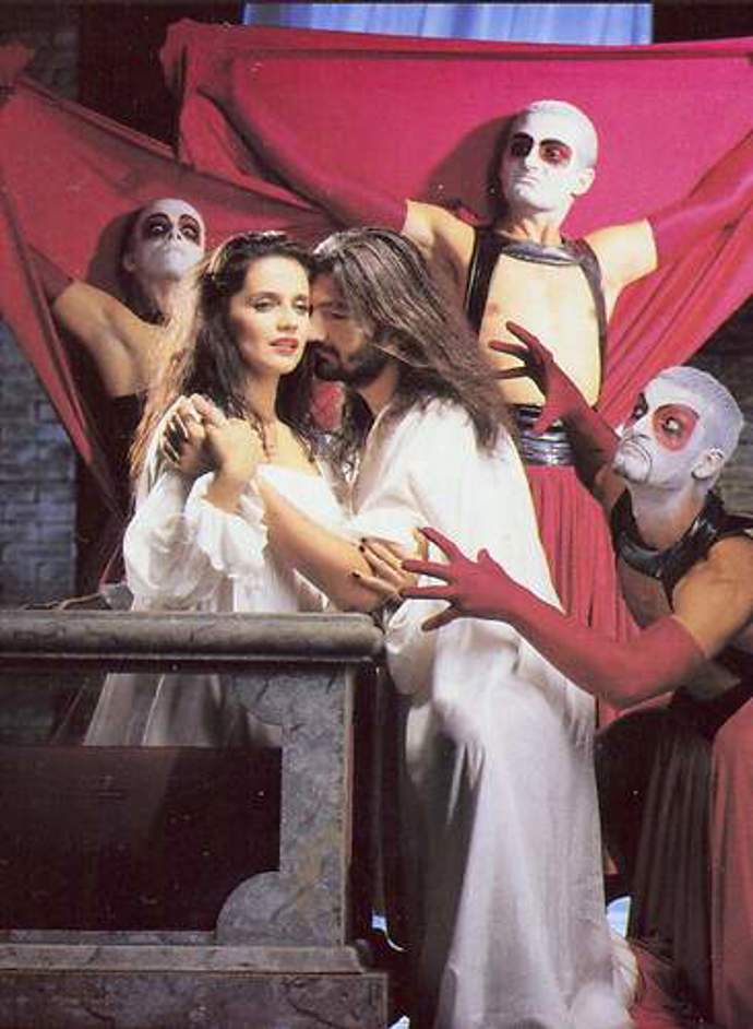 Dracula a Lorraine alias Daniel Hůlka a Lucie Bílá