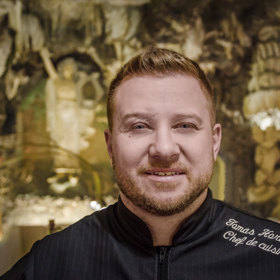 Horákovy delikatesy si dopřejete v restauraci Triton na Václavském náměstí.