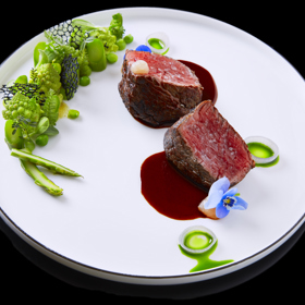 Hovězí steak je dokonalý.