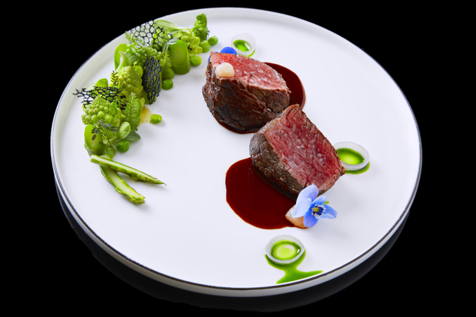 Hovězí steak je dokonalý.