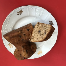 Chuť a konzistence 1 - tento beránek z celozrnné špaldové mouky byl příjemným překvapením, jedinou závadou byla příliš lepivá zadní čast po vyndání z celofánu. Mí příjemnou oříškovou chuť díky velkému množství slunečnicových semínek v těstě, které ale někomu mohou trochu váznout v krku, celkovou chuť ještě doplňuje velké množství čoko peciček