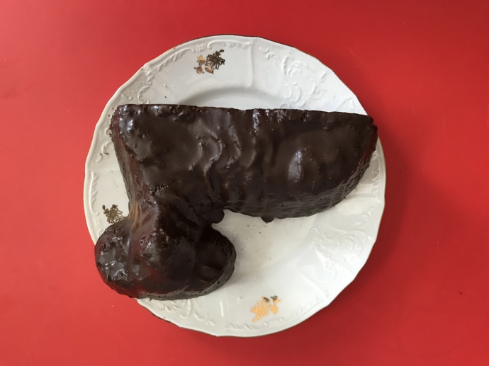 Vzhled 2 - beránek má hezký tvar a je důkladně politý tmavou čokoládovou polevu, dozdobit si ho ale musíte sami