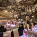 Stylový interiér restaurace Triton.