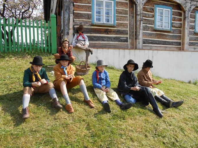 Chlapci koledníci v Kouřimi