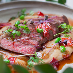 Steak Picanha, kedlubnové pyré, harissa omáčka