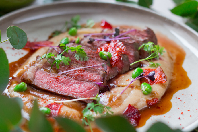 Steak Picanha, kedlubnové pyré, harissa omáčka