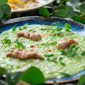 Svěží hráškové risotto s jehněčím brzlíkem a parmazánem 