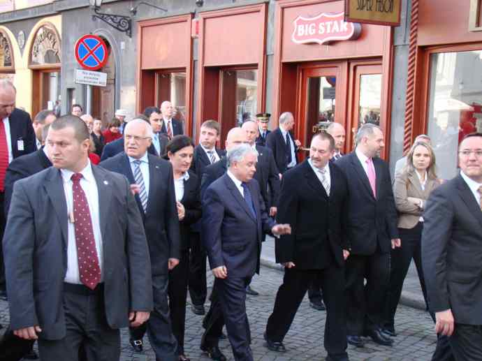 Lech Aleksander Kaczyński s tehdejším českým prezidentem Václavem Klausem.