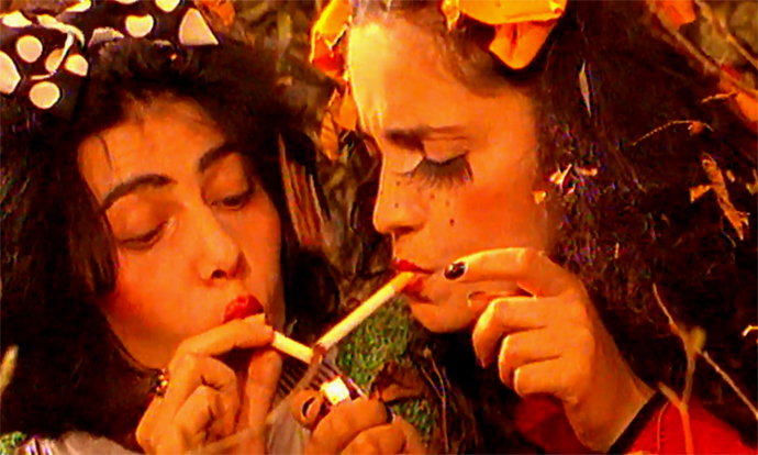 Hit Láska je láska (1992) se do povědomí všech zapsal především díky skutečně originálnímu klipu Filipa Renče, který ve své době vyvolal pobouření