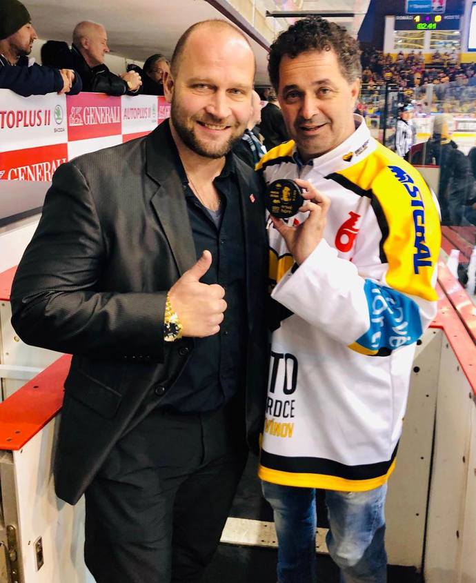 Dejdar hraje i hokej