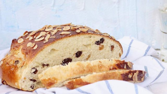 V mazanci by neměly chybět rozinky a kandované ovoce.