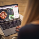 Pohodlně můžete ale objednávat také z vašeho počítače nebo z mobilu.