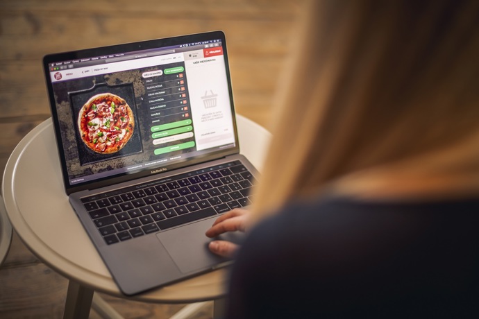 Pohodlně můžete ale objednávat také z vašeho počítače nebo z mobilu.