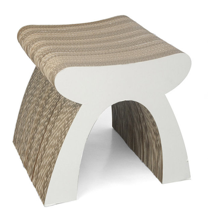 Papírová židlička plní svou funkci stoprocentně