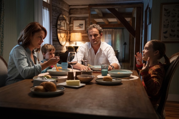 Rodina se přestěhuje do opuštěného domu u lesa