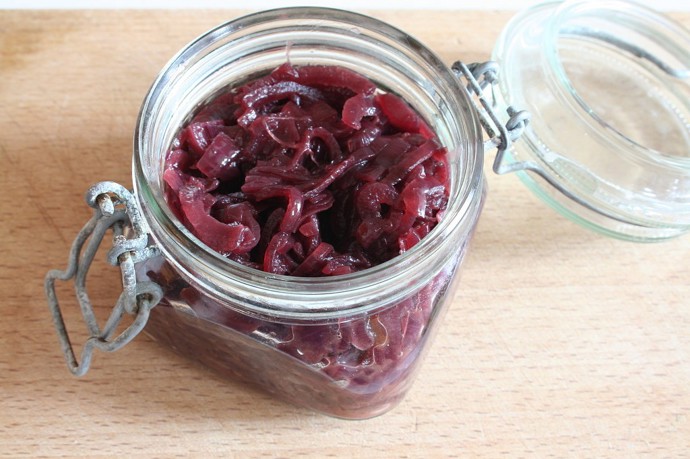Marmeláda z červené cibule se skvěle hodí ke steakům