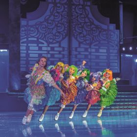 Pestré kostýmy jsou samozřejmostí