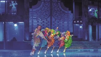 Pestré kostýmy jsou samozřejmostí