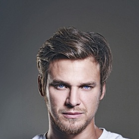 Vojta Dyk je velký fešák.