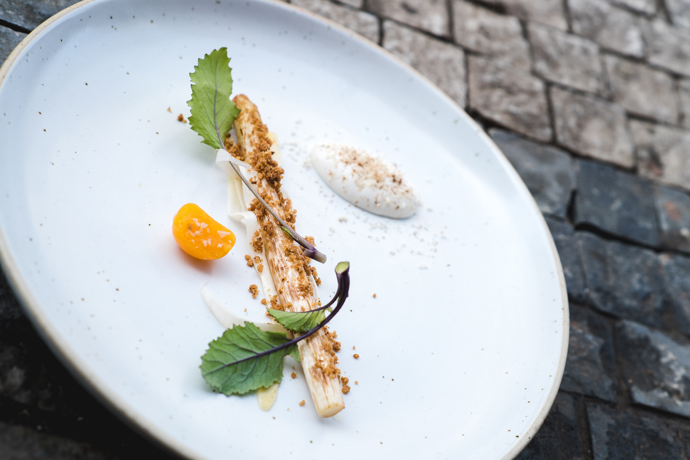 Český chřest se strouhankou na menu jistě patří.