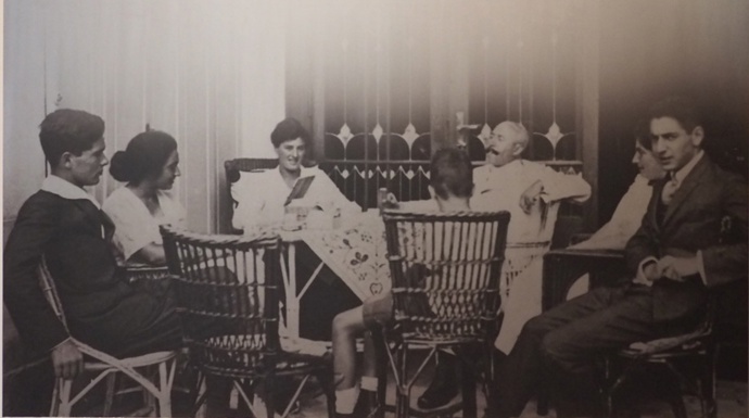 Takhle vypadala setkání s přáteli za první republiky