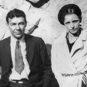 Bonnie a Clyde - duo legendárních lupičů.