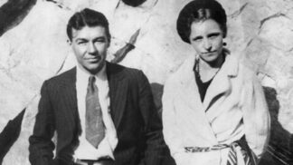 Bonnie a Clyde - duo legendárních lupičů.