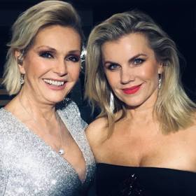 Leona Machálková s kolegyní Helenou Vondráčkovou.