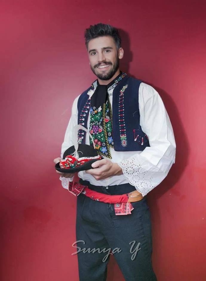 Josef je sexy i v kroji