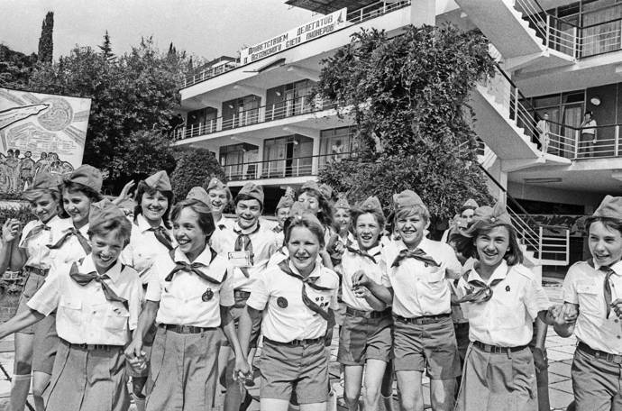 Mladí pionýři měli představovat budoucnost národa.