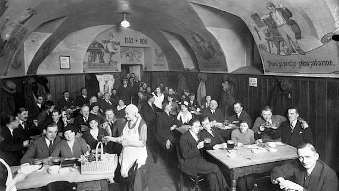 Hospody za první republiky byly hlavně revírem mužů