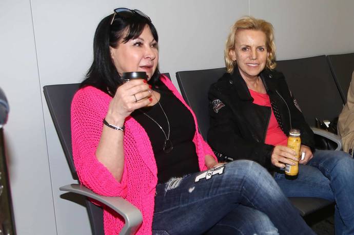 Dáda si na letišti stěžovala, že má virózu a bere antibiotika