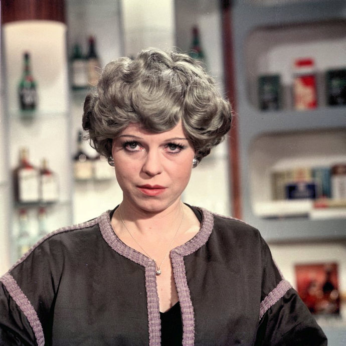 Za celoživotní přínos kinematografii na 50. festivalu v Karlových Varech bdržela Křišťálový glóbus.