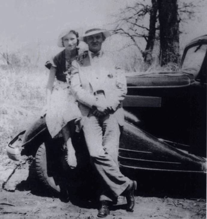 Bonnie a Clyde v roce 1930.