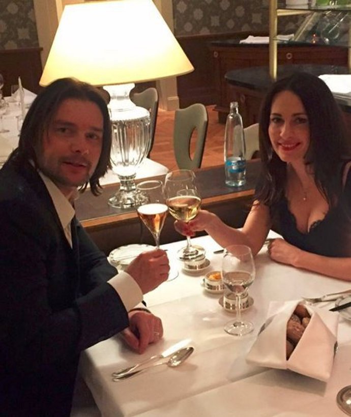 Fotbalista Jankulovski se svou krásnou manželkou.