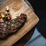 Grilované maso láká téměř všechny. Dejte pozor na jeho přípravu.