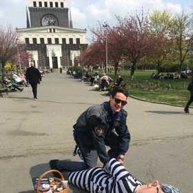 Koncept Chyťte Bureše se snaží humorně zdůraznit absurdity dnešního politického světa a vzbuzuje otázky, které by si měl před vstupem do volební místnosti položit každý občan. 