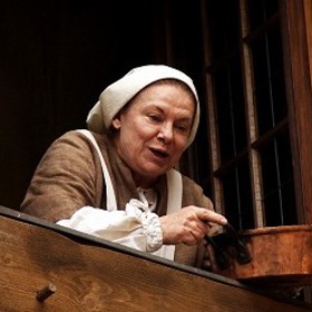 Dvorská si později zahrála většinou role maminek, hospodyní nebo chův.