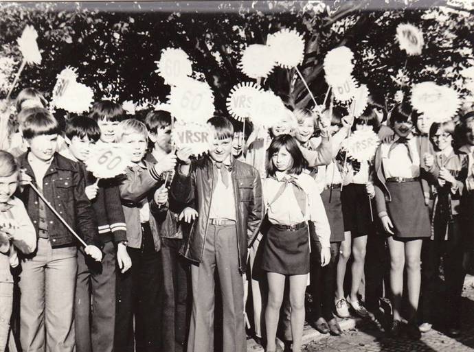 Pionýři při oslavách VŘSR.