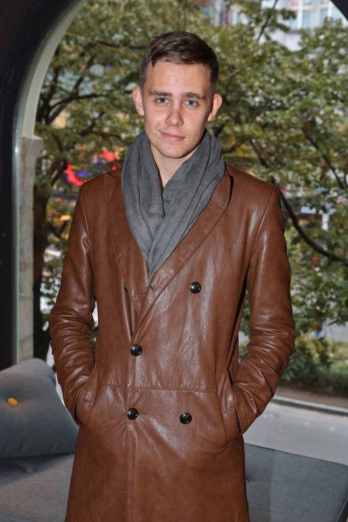 Vincent Navrátil je bratrem Agáty Prachařové a synem Veroniky Žilkové.