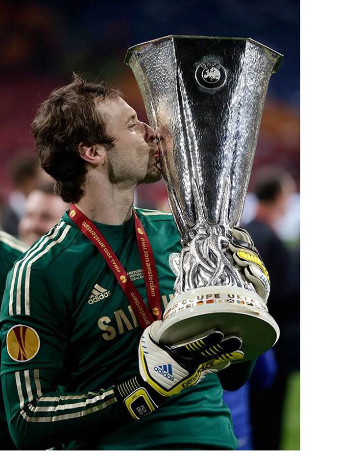 Petr Čech se raduje z každé své trofeje.