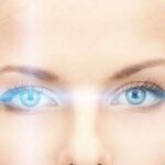 Operace očí laserem.