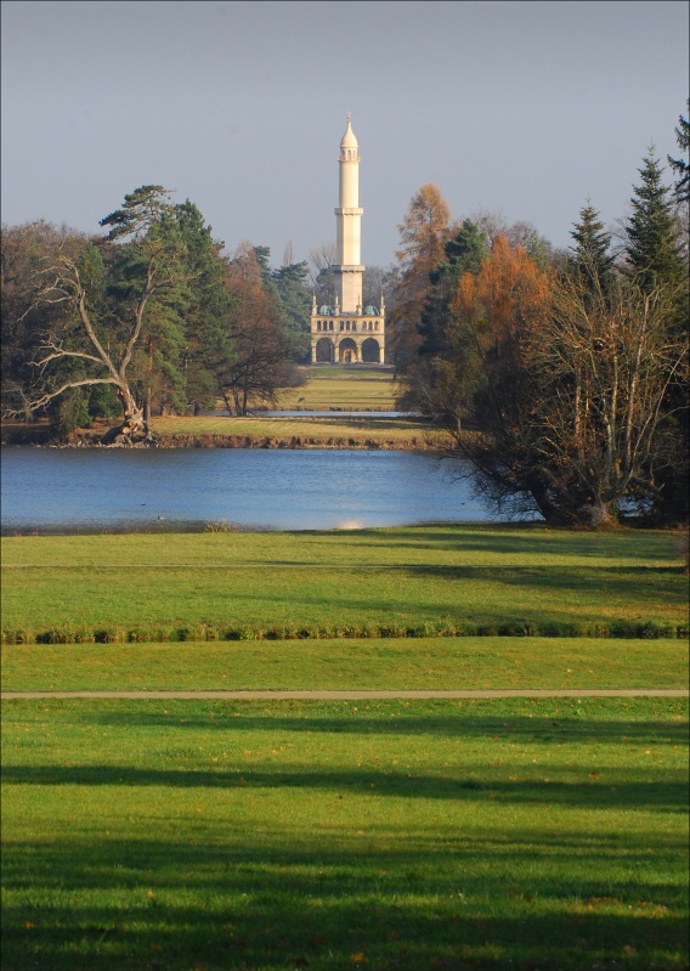 Nejstarší dochovanou rozhlednu v Česku najdete v areálu zámeckého parku Lednice. 
